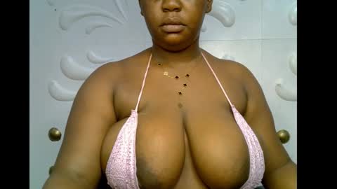 Snapshot of ebony_plumx12 chatting on 11/21/25, 07:51 Prisy online show from 11/21/25, 07:51