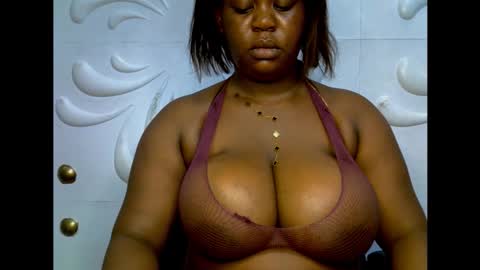 Snapshot of ebony_plumx12 chatting on 11/23/25, 08:19 Prisy online show from 11/23/25, 08:19