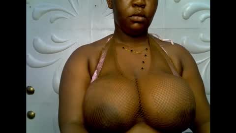 Snapshot of ebony_plumx12 chatting on 11/24/25, 06:40 Prisy online show from 11/24/25, 06:40