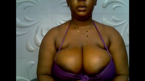 Snapshot of ebony_plumx12 chatting on 11/25/25, 07:03 Prisy online show from 11/25/25, 07:03