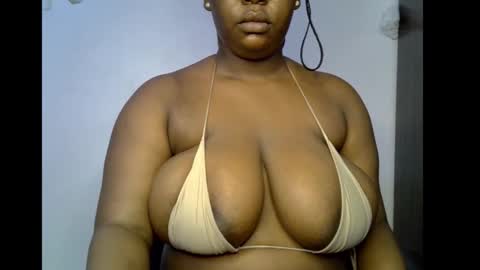 Snapshot of ebony_plumx12 chatting on 12/15/25, 10:52 Prisy online show from 12/15/25, 10:52