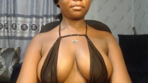 Snapshot of ebony_sexy_queen chatting on 12/17/24, 07:04 Racheal online show from 12/17/24, 07:04