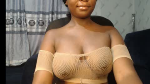 Snapshot of ebony_sexy_queen chatting on 12/25/24, 06:52 Racheal online show from 12/25/24, 06:52