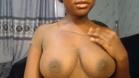 Snapshot of ebony_sexy_queen chatting on 12/26/24, 07:03 Racheal online show from 12/26/24, 07:03