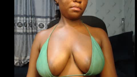 Snapshot of ebony_sexy_queen chatting on 01/04/25, 09:41 Racheal online show from 01/04/25, 09:41