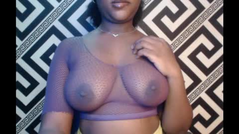 Snapshot of ebony_sexy_queen chatting on 02/22/25, 07:01 Racheal online show from 02/22/25, 07:01