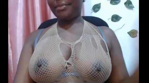 Snapshot of ebony_sexy_queen chatting on 09/19/25, 08:38 Racheal online show from 09/19/25, 08:38