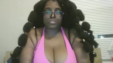Snapshot of ebonybigtitqueen1 chatting on 10/21/25, 01:50 ebonybigtitqueen1 online show from 10/21/25, 01:50