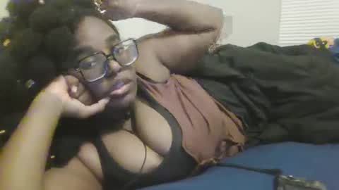 Snapshot of ebonybigtitqueen1 chatting on 10/26/25, 03:34 ebonybigtitqueen1 online show from 10/26/25, 03:34