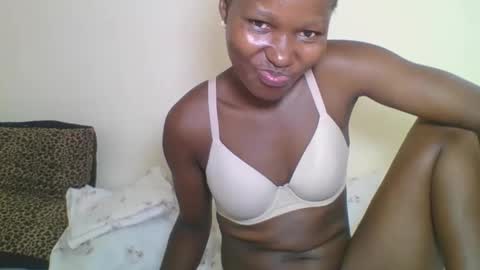 Snapshot of ebonycutegal1996 chatting on 11/17/25, 03:40 TRIZER online show from 11/17/25, 03:40