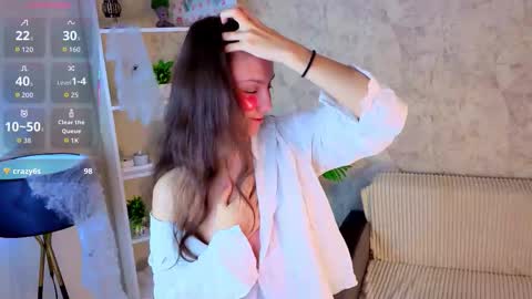 Snapshot of ebonyleibenstein chatting on 11/06/25, 03:29 Milly online show from 11/06/25, 03:29