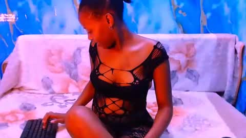 ebonypretty4u online show from 10/13/25, 05:13