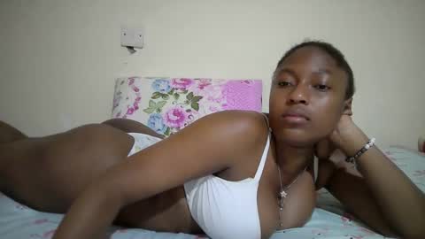 Snapshot of ebonyzora chatting on 06/04/26, 08:04 Zora online show from 06/04/26, 08:04