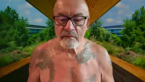 Snapshot of eddelmar chatting on 09/14/25, 06:45 eddelmar online show from 09/14/25, 06:45