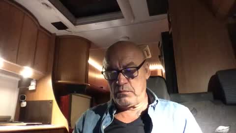 Snapshot of eddelmar chatting on 09/25/25, 06:22 eddelmar online show from 09/25/25, 06:22