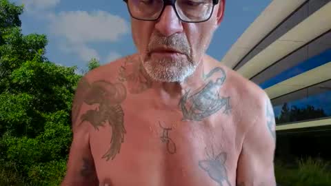 Snapshot of eddelmar chatting on 10/01/25, 12:44 eddelmar online show from 10/01/25, 12:44