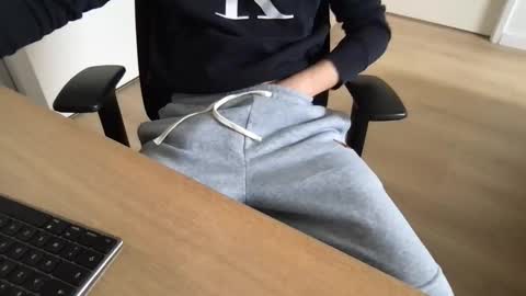 Snapshot of eddy270 chatting on 10/25/25, 10:45 eddy270 online show from 10/25/25, 10:45