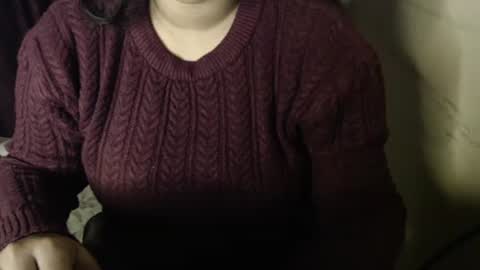 Snapshot of edin_rose chatting on 12/17/25, 12:38 Edin online show from 12/17/25, 12:38