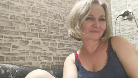 edithmanning online show from 02/14/25, 04:31