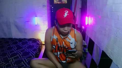 Snapshot of edrianburca052 chatting on 10/24/25, 10:22 urasian chub online show from 10/24/25, 10:22