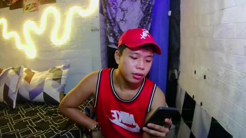 Snapshot of edrianburca052 chatting on 10/27/25, 06:39 urasian chub online show from 10/27/25, 06:39