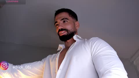 Snapshot of edrick_walton chatting on 01/12/25, 02:19 edrick online show from 01/12/25, 02:19