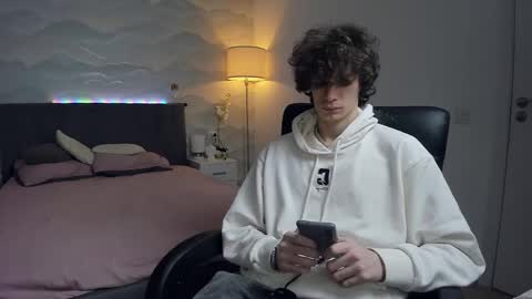 Snapshot of edvardblare chatting on 09/15/25, 06:30 edvardblare online show from 09/15/25, 06:30