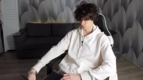 Snapshot of edvardblare chatting on 09/20/25, 07:37 edvardblare online show from 09/20/25, 07:37