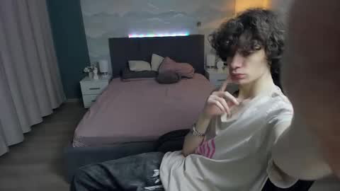 Snapshot of edvardblare chatting on 09/28/25, 03:17 edvardblare online show from 09/28/25, 03:17