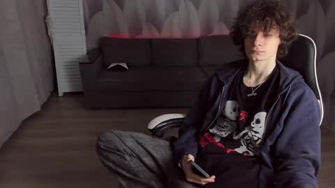 Snapshot of edvardblare chatting on 10/08/25, 03:31 edvardblare online show from 10/08/25, 03:31