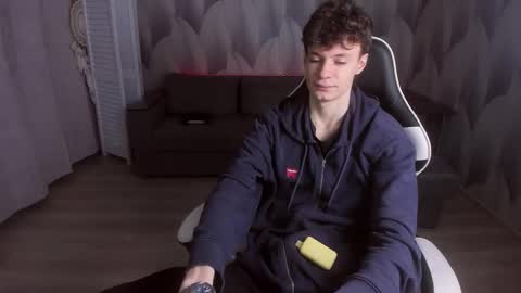 Snapshot of edvardblare chatting on 10/18/25, 05:03 edvardblare online show from 10/18/25, 05:03