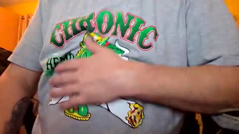 Snapshot of edwardaims_2please chatting on 10/23/25, 02:33 edwardaims_2please online show from 10/23/25, 02:33