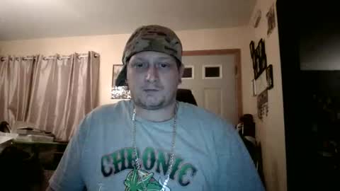 Snapshot of edwardaims_2please chatting on 11/11/25, 04:45 edwardaims_2please online show from 11/11/25, 04:45