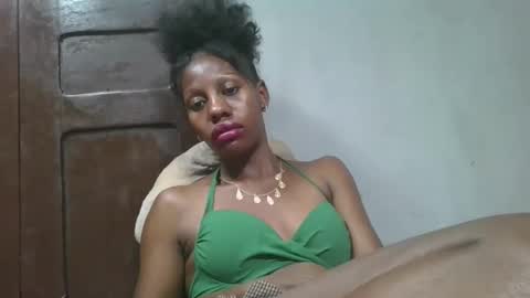 Snapshot of edwige770943 chatting on 06/05/26, 07:52 edwige770943 online show from 06/05/26, 07:52