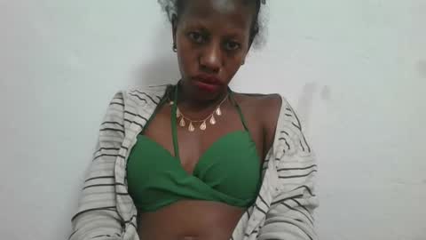 Snapshot of edwige770943 chatting on 06/07/26, 01:21 edwige770943 online show from 06/07/26, 01:21