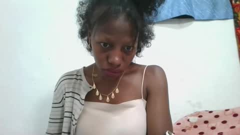 Snapshot of edwige770943 chatting on 06/08/26, 02:12 edwige770943 online show from 06/08/26, 02:12