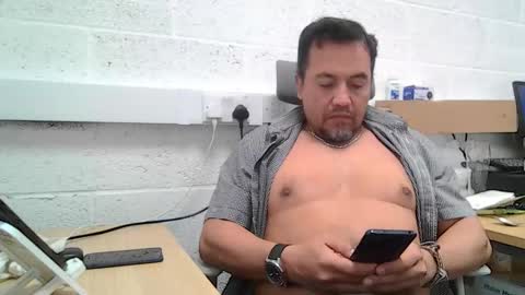 Snapshot of edwill13 chatting on 04/15/26, 08:10 EdM online show from 04/15/26, 08:10