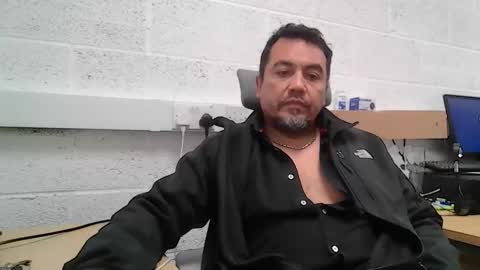 Snapshot of edwill13 chatting on 04/16/26, 11:44 EdM online show from 04/16/26, 11:44