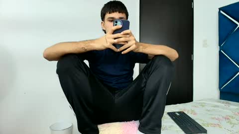 Snapshot of edwinboys chatting on 06/12/26, 01:21 Edwin online show from 06/12/26, 01:21