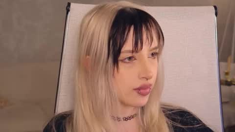 Snapshot of eevamarie chatting on 06/01/26, 04:09 EVA NON NUDE online show from 06/01/26, 04:09