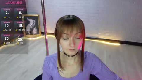 Snapshot of effie7 chatting on 12/15/25, 01:21 Effie online show from 12/15/25, 01:21