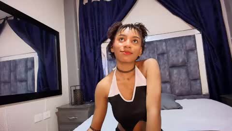 Snapshot of effie_cooper chatting on 03/07/25, 09:06 Effie online show from 03/07/25, 09:06