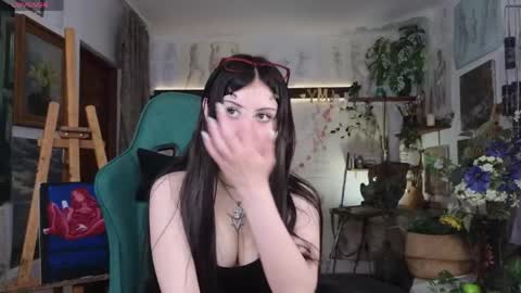 effiemeowley online show from 05/30/26, 08:00