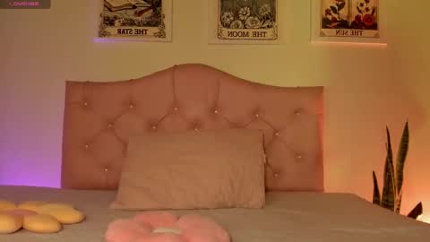 Snapshot of effy_cb chatting on 10/21/25, 12:22 effy online show from 10/21/25, 12:22