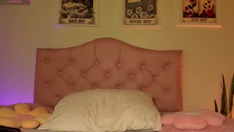 Snapshot of effy_cb chatting on 10/25/25, 03:03 effy online show from 10/25/25, 03:03