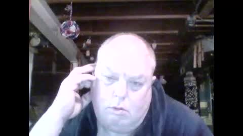 Snapshot of efriff chatting on 04/04/26, 11:51 efriff online show from 04/04/26, 11:51