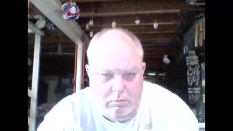 Snapshot of efriff chatting on 05/19/26, 02:18 efriff online show from 05/19/26, 02:18