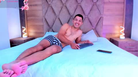 YG COUPLE online show from 10/13/25, 08:20