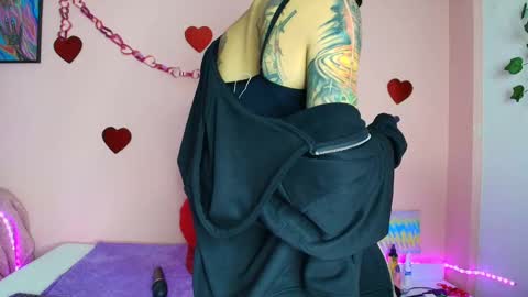 Carla online show from 09/23/25, 10:57