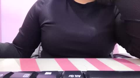 Snapshot of eireneninon chatting on 10/09/25, 09:51 Eirene online show from 10/09/25, 09:51